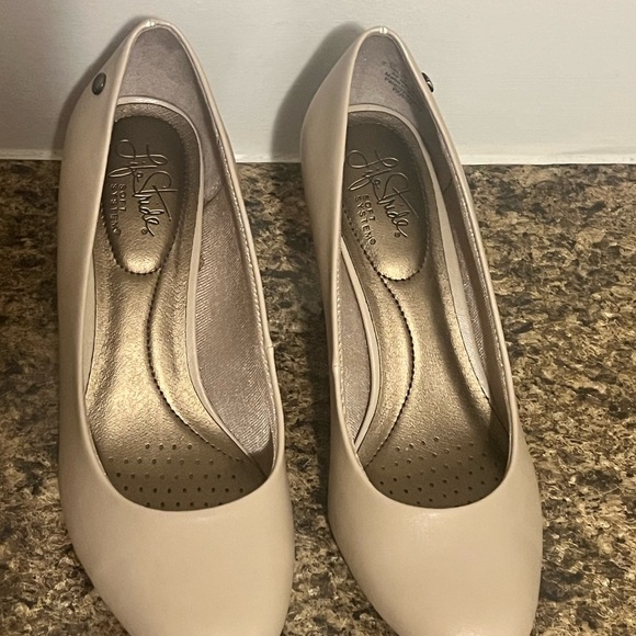 Life Stride Parisian Cream Kiddy Elegant Women's Pumps size 7.5 - Picture 2 of 7
